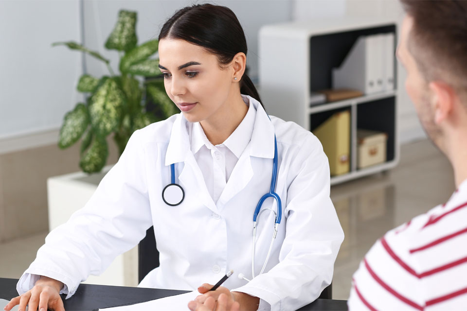 Állapotfelmérő vérvétel laborvizsgálathoz, átfogó állapotfelmérés vércukor- és koleszterinszint ellenőrzéssel.