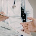 Laborlelet értelmezése referencia-tartományhoz közeli értékek esetén